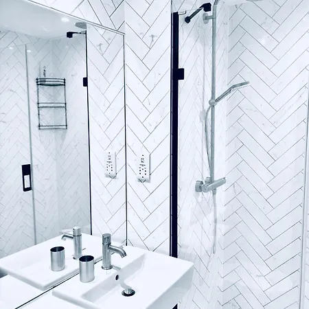 Mh - 2 Bed 2 Bath Luxury - Financial District - Local Bar And Dining Deals Available *
